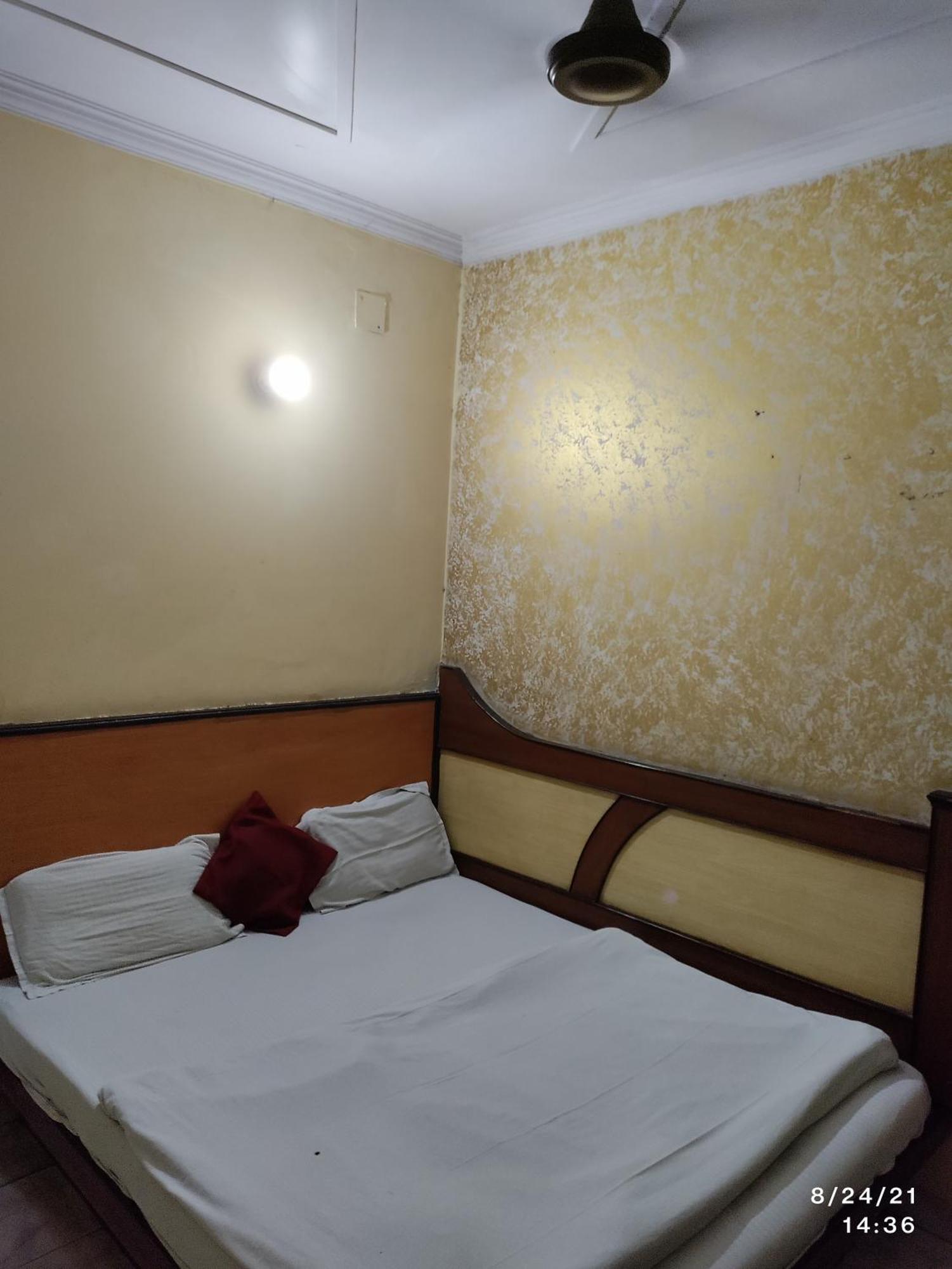 SPOT ON 82420 Hotel Anchal Dx Paharganj New Delhi Bagian luar foto