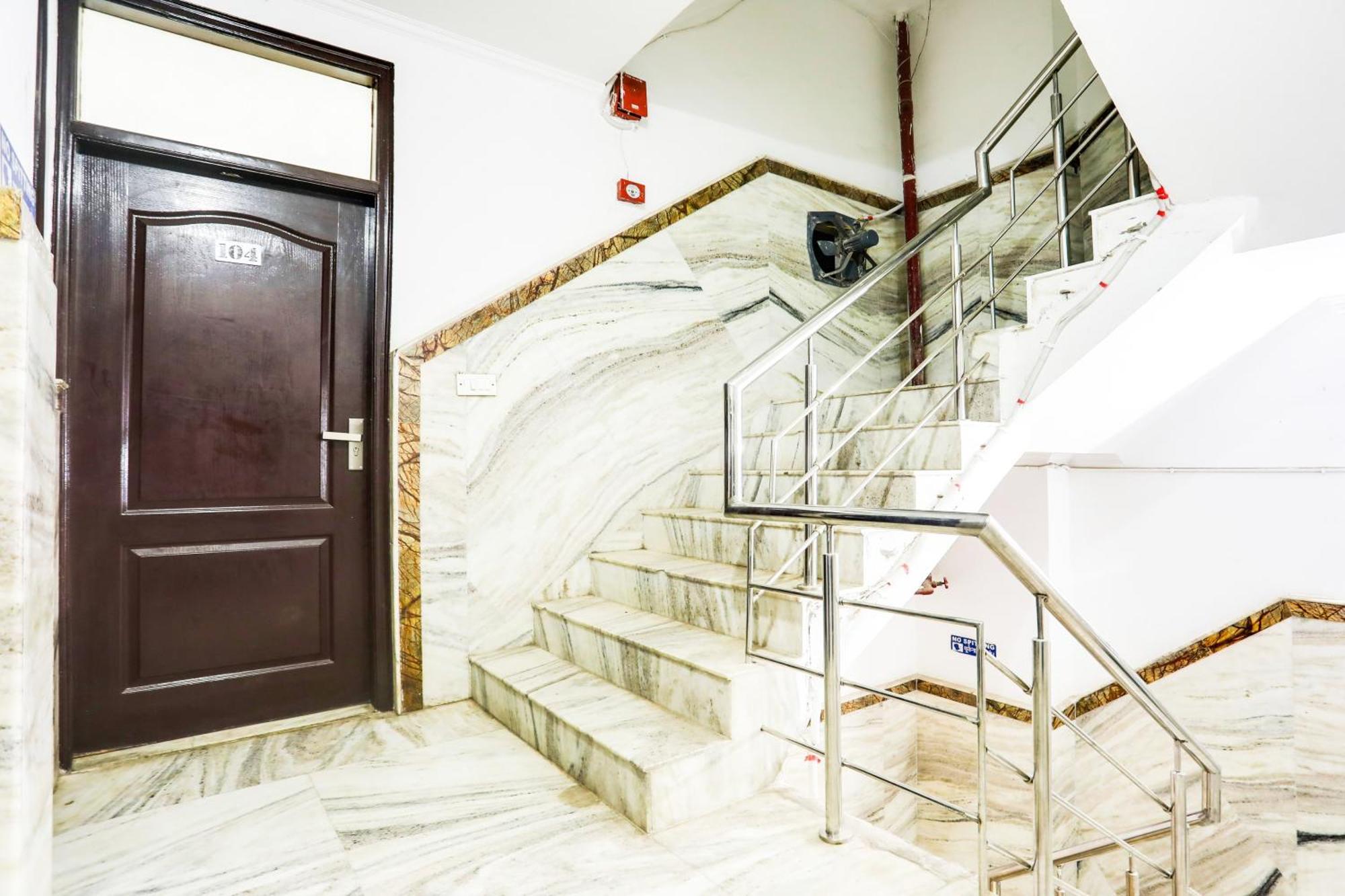 SPOT ON 82420 Hotel Anchal Dx Paharganj New Delhi Bagian luar foto