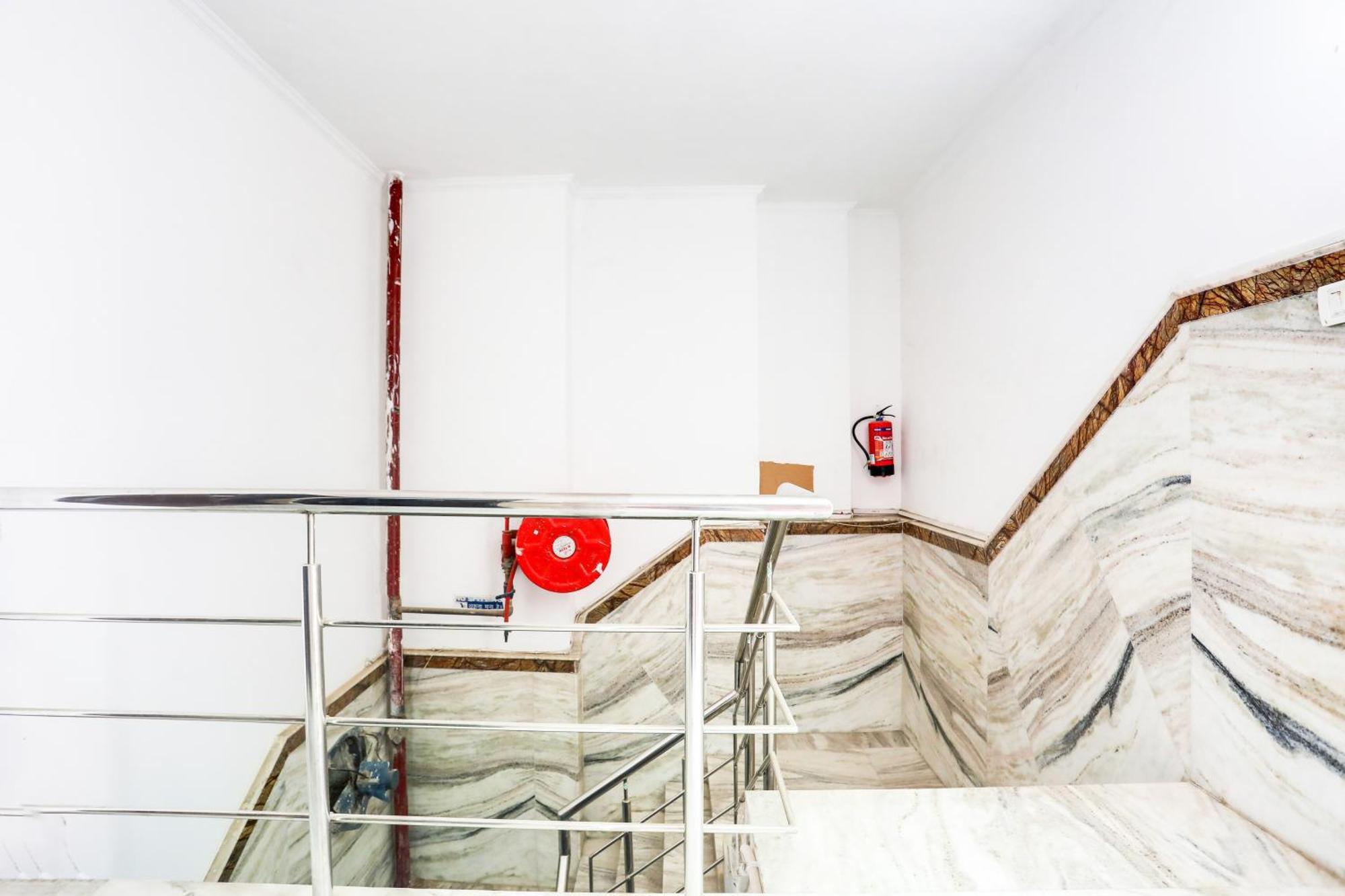 SPOT ON 82420 Hotel Anchal Dx Paharganj New Delhi Bagian luar foto