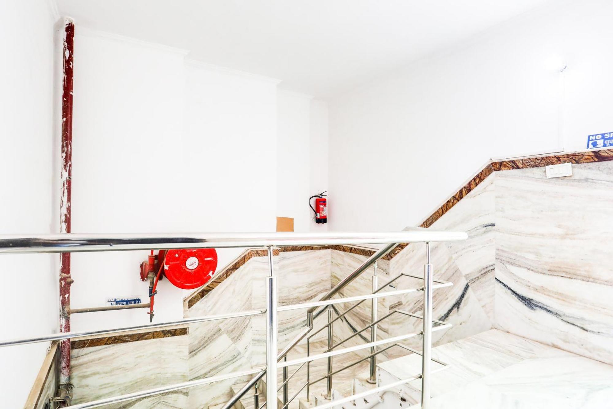 SPOT ON 82420 Hotel Anchal Dx Paharganj New Delhi Bagian luar foto